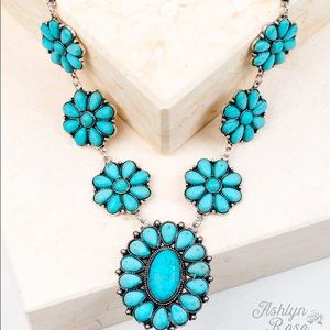 TURQUOISE STONE FLOWER PENDANT NECKLACE